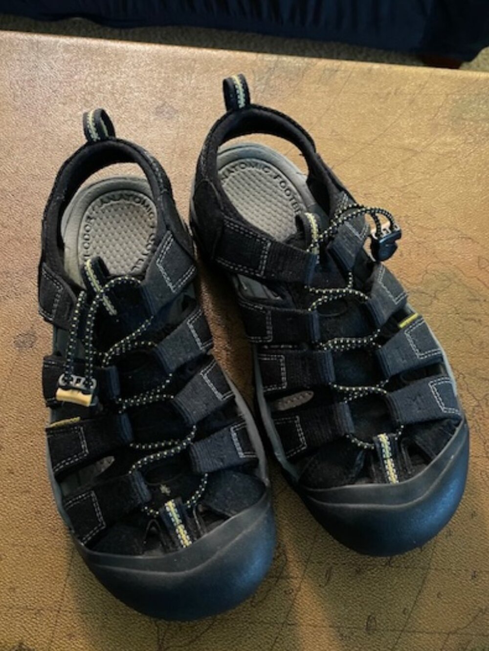 Mens size 10 Keen Sandals, black - never worn!
